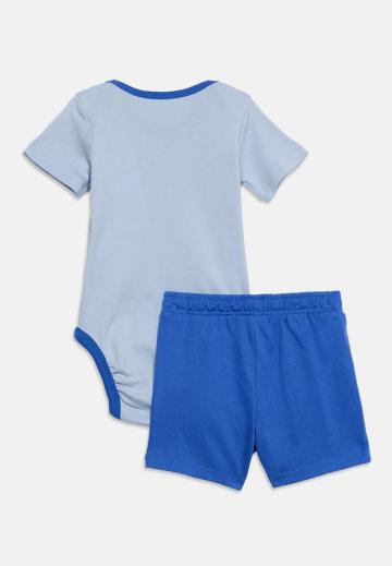 Спортивные шорты