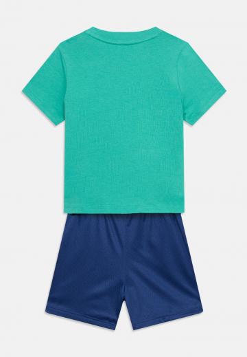 Спортивные шорты