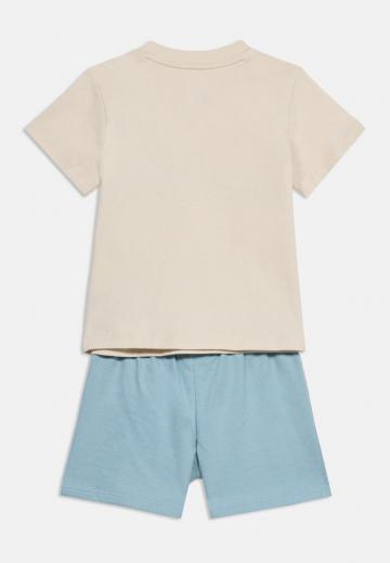 Спортивные шорты