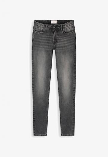 Узкие джинсы