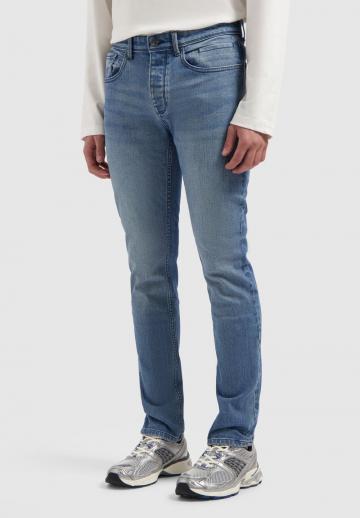 Узкие джинсы