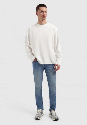 Узкие джинсы