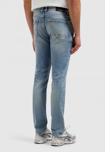 Узкие джинсы