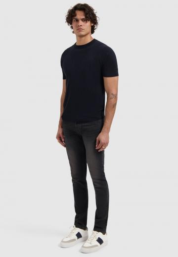 Узкие джинсы