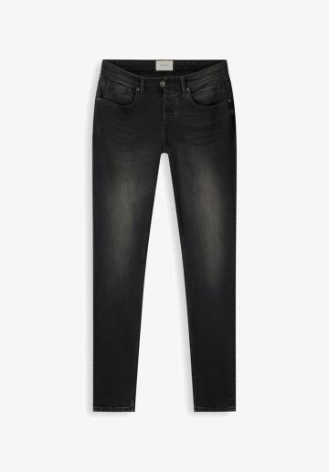 Узкие джинсы