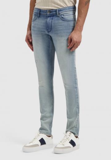 Узкие джинсы