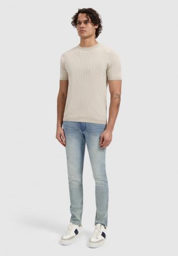 Узкие джинсы