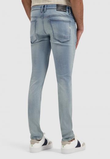 Узкие джинсы