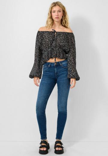 Узкие джинсы