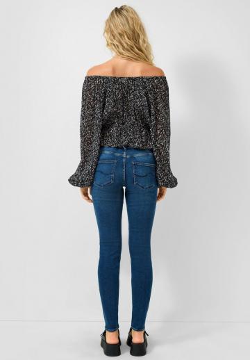 Узкие джинсы