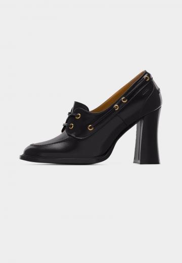 Туфли на шнуровке