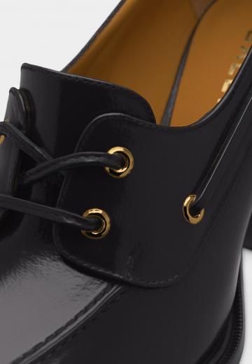 Туфли на шнуровке