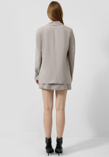 Блейзер с накладными карманами