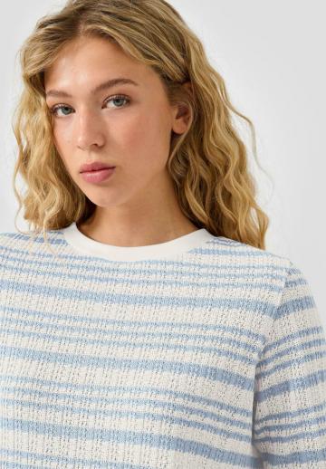 Пуловер в полоску