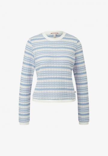 Пуловер в полоску