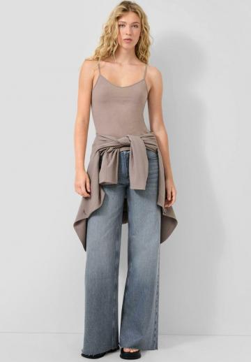 Топ на бретельках