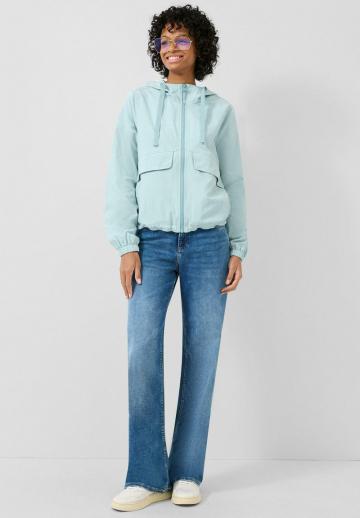 Куртка с накладнымит карманами