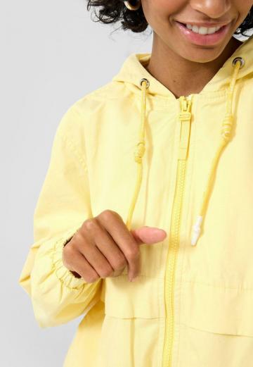 Куртка с накладнымит карманами