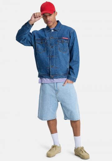 Джинсовая куртка