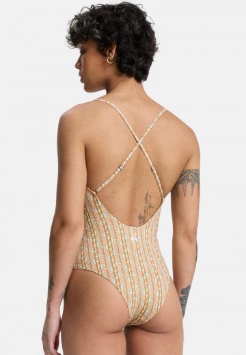 Слитный купальник