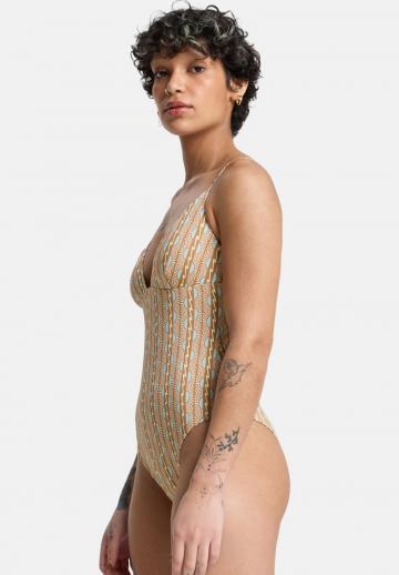 Слитный купальник