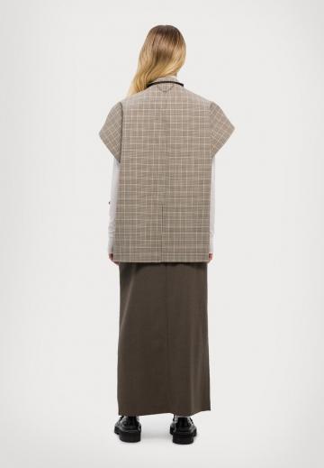 Длинный жилет