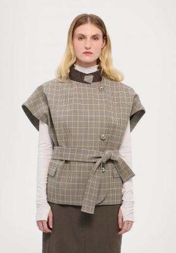 Длинный жилет