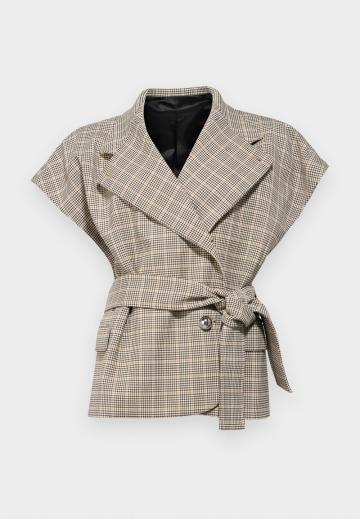 Длинный жилет