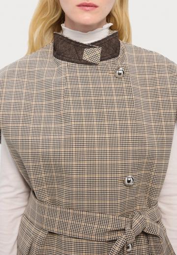 Длинный жилет