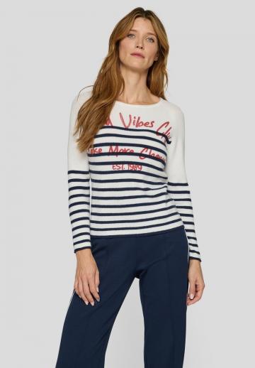 Пуловер в полоску