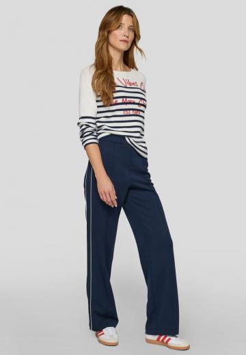 Пуловер в полоску