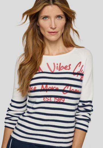 Пуловер в полоску