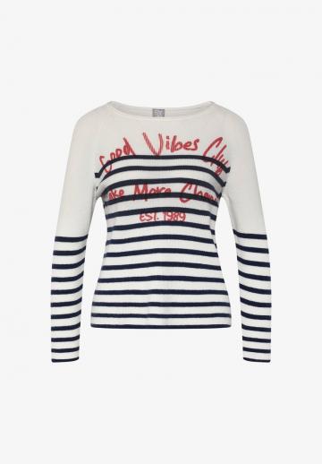 Пуловер в полоску