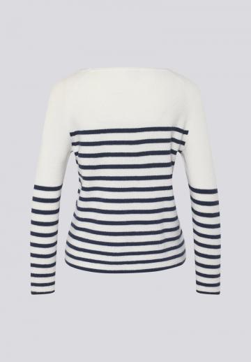 Пуловер в полоску