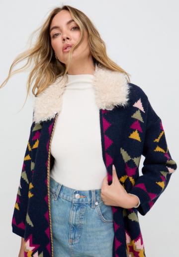 Жаккардовая вязаная кофта