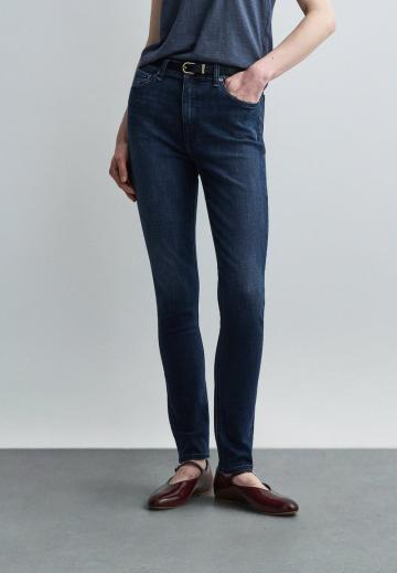 Узкие джинсы