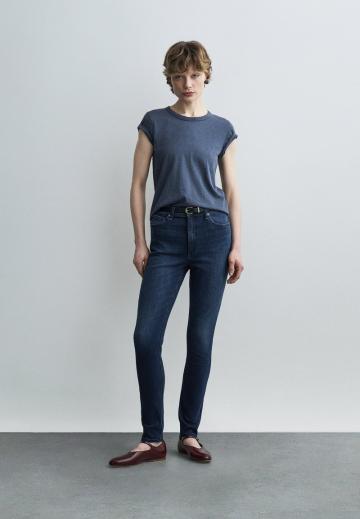 Узкие джинсы