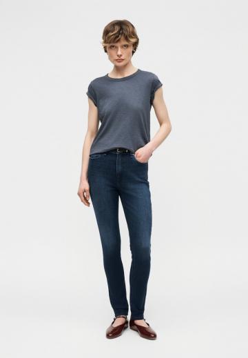 Узкие джинсы