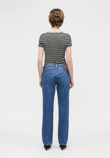 Прямые джинсы