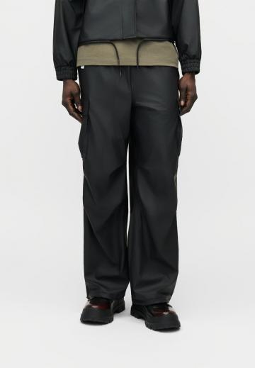 Брюки с накладными карманами