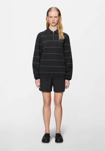 Пуловер в полоску