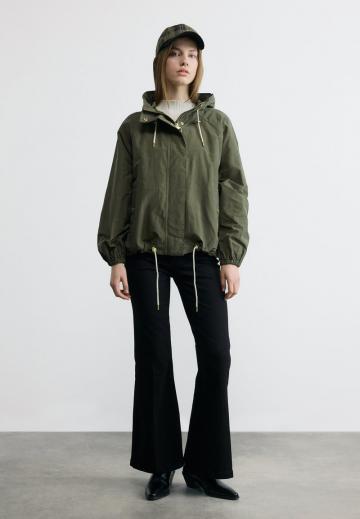 Куртка с накладнымит карманами