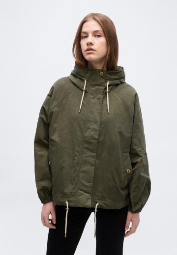 Куртка с накладнымит карманами