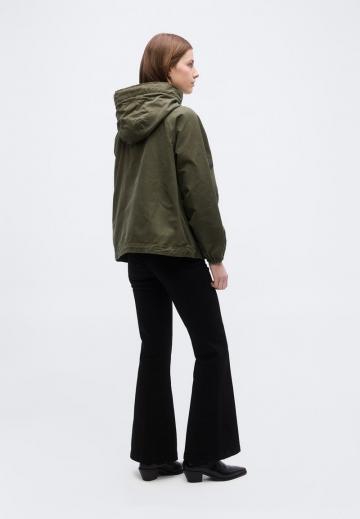 Куртка с накладнымит карманами