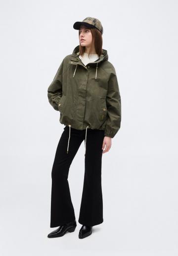 Куртка с накладнымит карманами