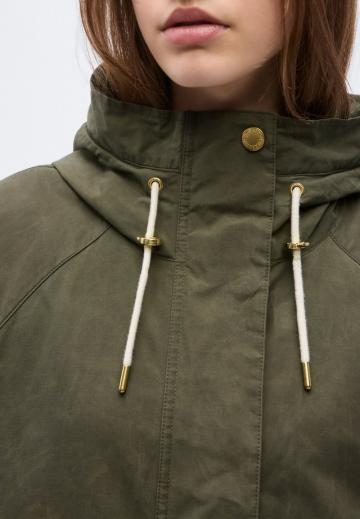 Куртка с накладнымит карманами