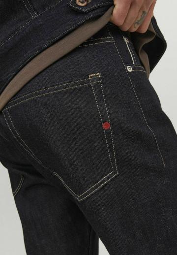 Узкие джинсы