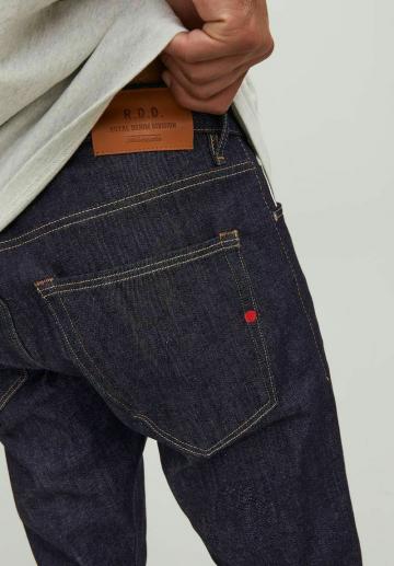 Узкие джинсы