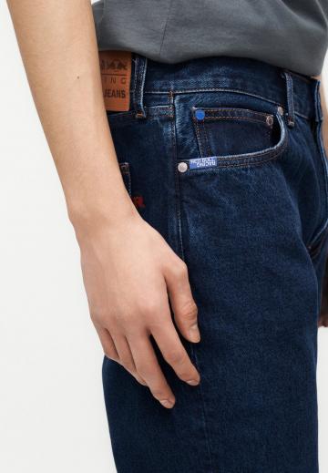 Прямые джинсы