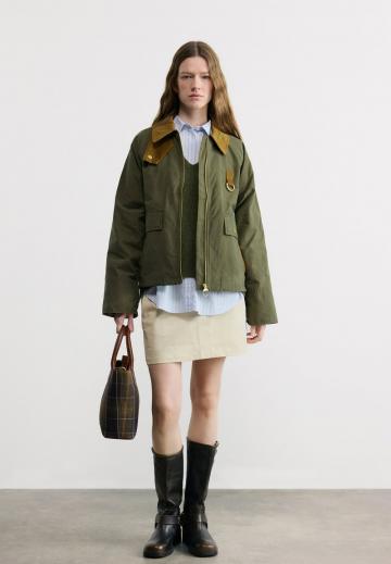 Куртка с накладнымит карманами